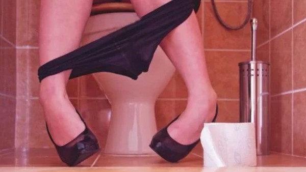 WC šolja u javnom toaletu