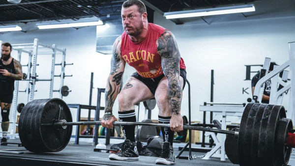 On je najviši fitness trener koji ruši barijere