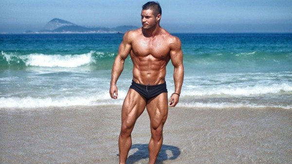 Fitness model koji je postigao savršenstvo muškog izgleda