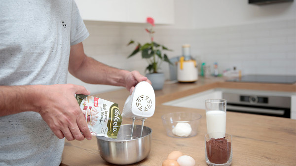 Idealan cheat day: Pripremite ukusne čokoladne cupcakes sa šlagom od  nugata