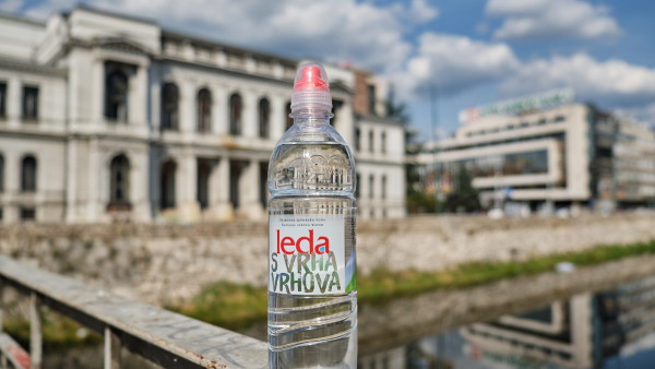 Žudite za slatkišima? Pijte više vode!