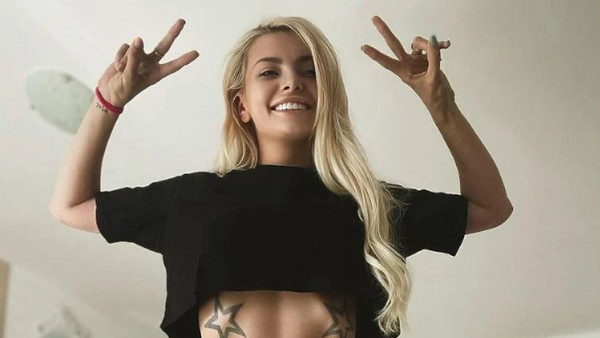 Ella Dvornik pozirala u crnoj majici i gaćicama, ovo su rezultati nakon godinu dana treniranja