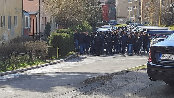 Red Army stigao u Tuzlu, Velež će imati glasnu podršku
