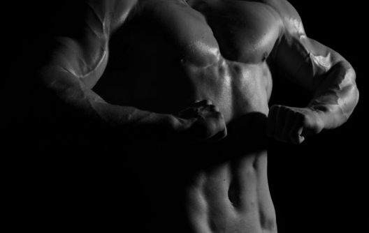 Zašto dame preferiraju mišićave momke?