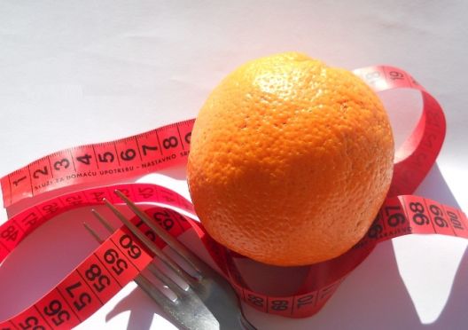 6 čudotvornih trikova za duplo manji stomak