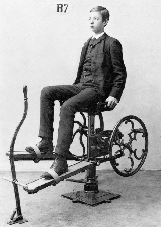 Kako su izgledale prve fitnes mašine 1892 godine Kako su izgledale prve fitnes mašine 1892 godine