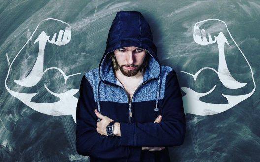 5 prednosti dizanja manjih težina tegova