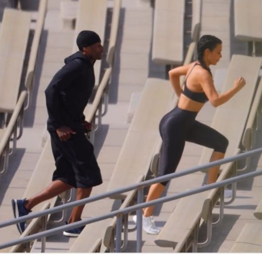 Bivši trener Kim K. otkrio tajnu njene stražnjice!