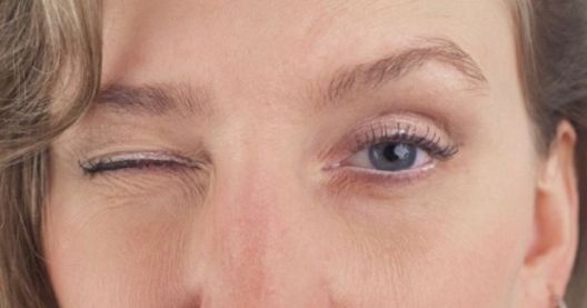 Zbog čega vam titra oko: nauka vs mitovi