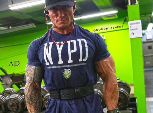 Najisklesaniji policajac na kog je NYPD ponosan