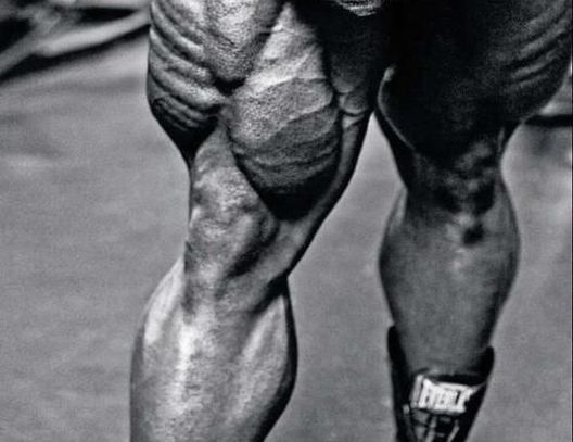 Kako Kai Greene vježba svoje monstruozne listove? Kako Kai Greene vježba svoje monstruozne listove?