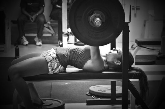 Zašto bi i djevojke trebale početi dizati tegove?