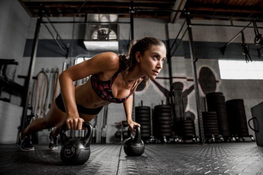 Zašto bi i djevojke trebale početi dizati tegove?