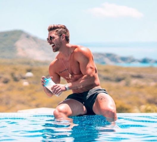 On je miljenik žena koji je osvojio Instagram