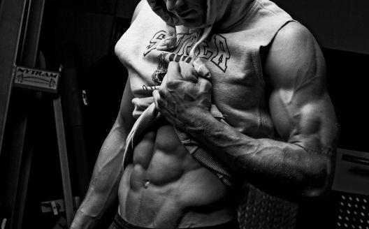 6 stvari koje muškarci s pločicama rade svaki dan