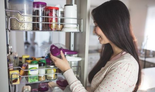 Kako jesti zdravo kada svi oko vas jedu nezdravo?