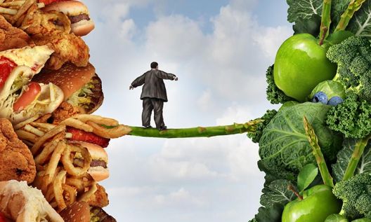 Kako jesti zdravo kada svi oko vas jedu nezdravo?