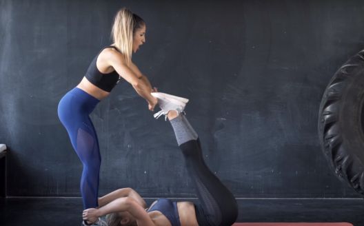 Vježbanje s partnerom: Najbolje vježbe za stomak