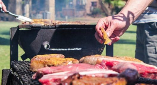 Kako jesti zdravo kada svi oko vas jedu nezdravo?