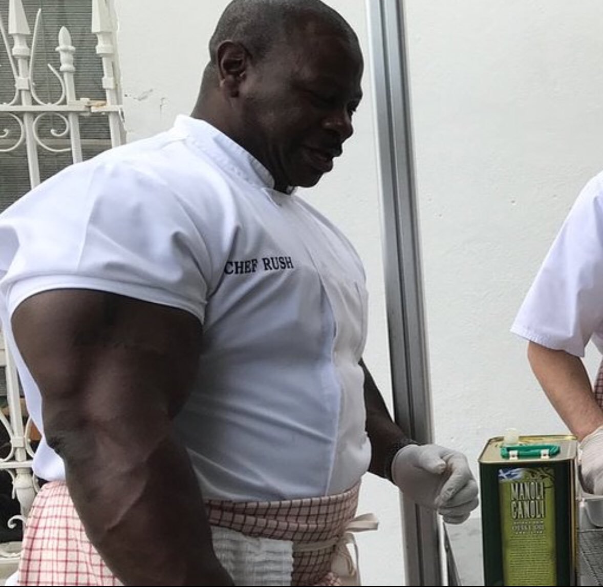 Najjači kuhar na svijetu: Čovjek koji pravi hranu za Bijelu kuću ima biceps od 61 centimetar Najjači kuhar na svijetu: Čovjek koji pravi hranu za Bijelu kuću ima biceps od 61 centimetar