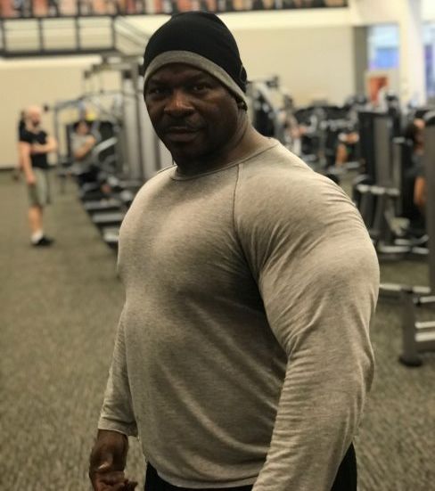 Najjači kuhar na svijetu: Čovjek koji pravi hranu za Bijelu kuću ima biceps od 61 centimetar Najjači kuhar na svijetu: Čovjek koji pravi hranu za Bijelu kuću ima biceps od 61 centimetar
