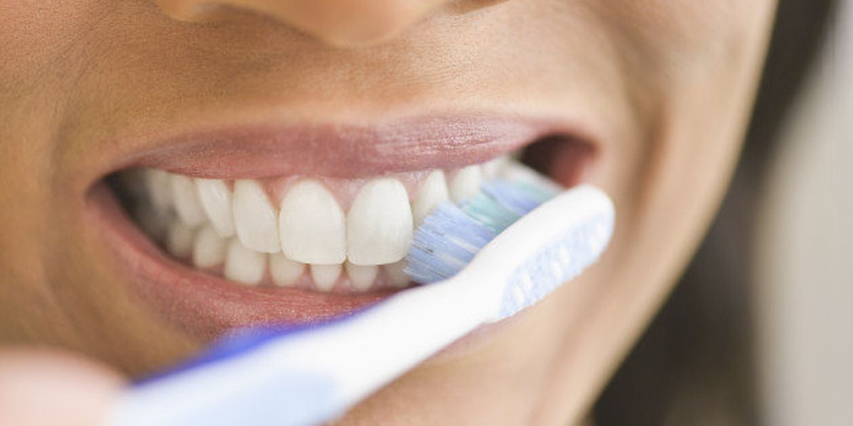 Kako održavati usta i zube čiste dok nosite retener