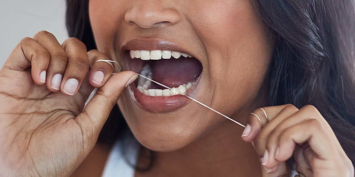 Kako održavati usta i zube čiste dok nosite retener