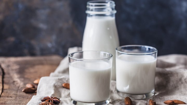 Zašto biste trebali piti čašu mlijeka prije spavanja?