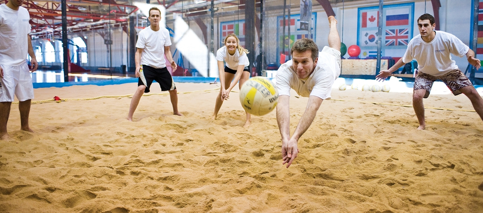 10 iznenađujućih zdravstvenih prednosti odbojke na pijesku