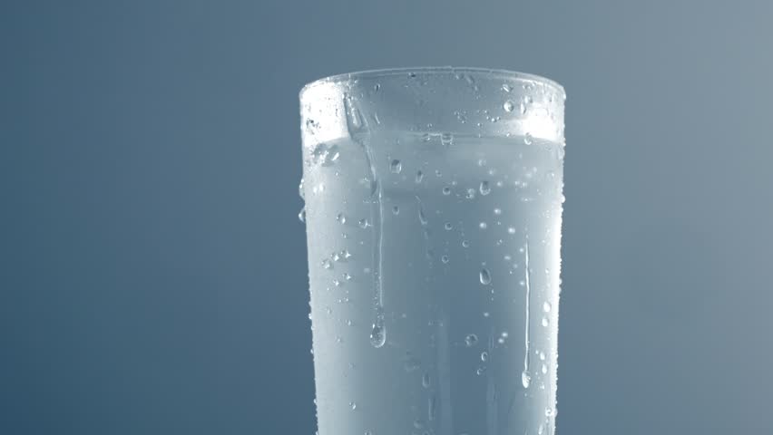 Evo zašto ne trebate piti hladnu vodu tokom velikih vrućina