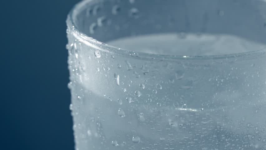 Evo zašto ne trebate piti hladnu vodu tokom velikih vrućina