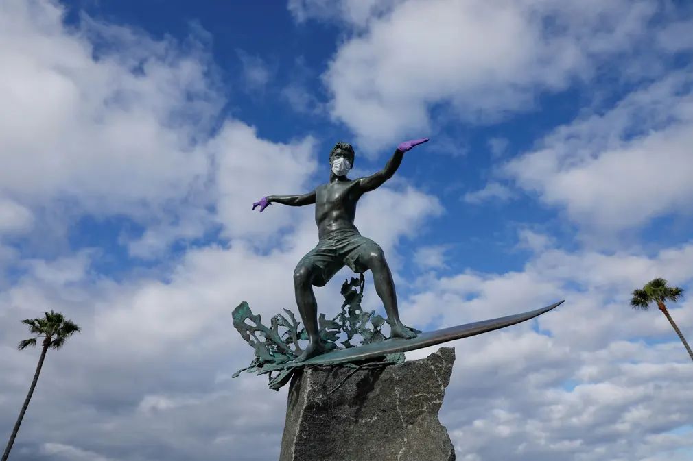 Evo kako su građani zaštitili statue širom svijeta od koronavirusa