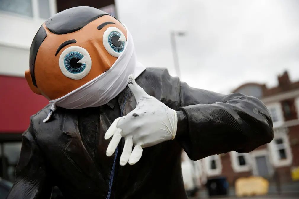 Evo kako su građani zaštitili statue širom svijeta od koronavirusa