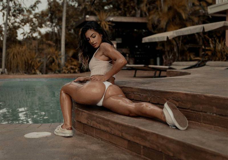 Neodoljiva Eva rado pozira za Instagram i ponosno pokazuje svoju oblikovanu figuru Neodoljiva Eva rado pozira za Instagram i ponosno pokazuje svoju oblikovanu figuru