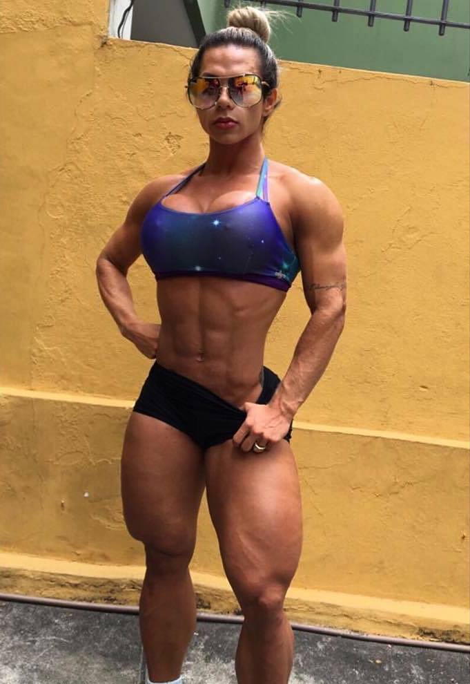 Kraljica bodybuildinga: Sualen svojim izgledom može posramiti mnoge muškarce Kraljica bodybuildinga: Sualen svojim izgledom može posramiti mnoge muškarce