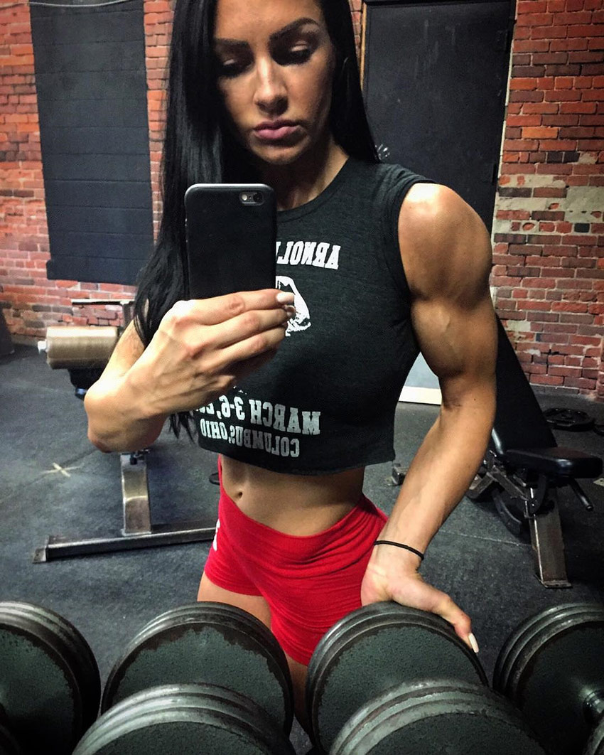 Ona za svoju figuru dobiva medalje: Neodoljiva Tasha uživa u bikini takmičenjima