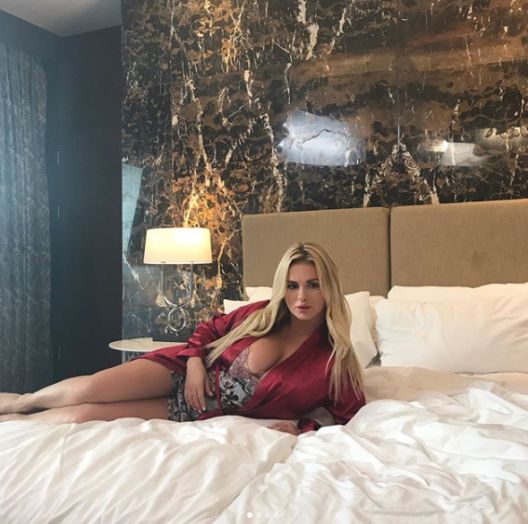 Anna Semenovich - Grudi joj zasjenile uspjeh