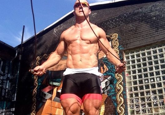 Quadzilla: Biciklista sa nestvarno velikim nogama