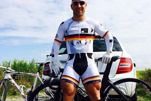 Quadzilla: Biciklista sa nestvarno velikim nogama