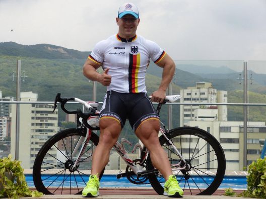 Quadzilla: Biciklista sa nestvarno velikim nogama