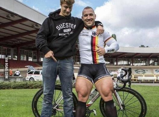 Quadzilla: Biciklista sa nestvarno velikim nogama